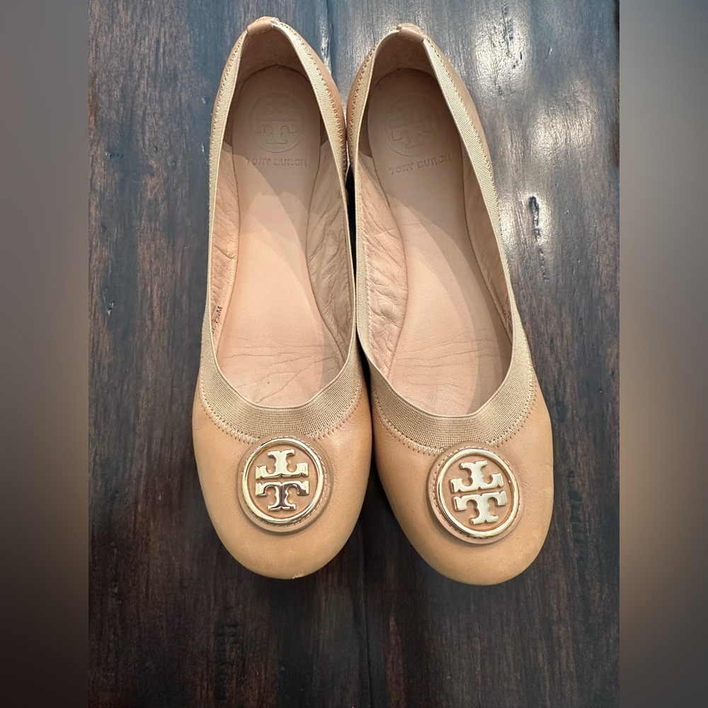 Tory Burch flats very good condition. Size 7.5. These go with everything!